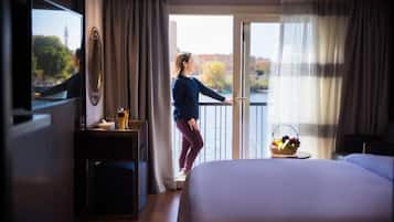 Deluxe trippelrum - utsikt mot floden | 1 sovrum och minibar