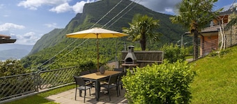 Cosy apartment for 5 people with hot tub, WIFI, TV, patio, pets allowed and parking