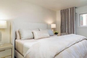 2 sovrum, skrivbord, strykjärn/strykbräda och internet