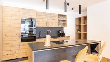 Apartment | Eigene Küche | Kochgeschirr/Geschirr/Besteck