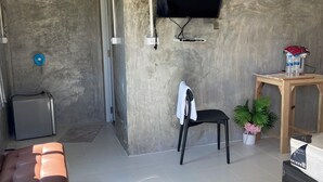 House, Garden View | 5 bedrooms, desk, laptop workspace, WiFi (free) - Gandhari1 (Kamphaeng Saen)