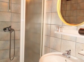 Bathroom - Crikvenica Apartments and Rooms With Sea View (Crikvenica)