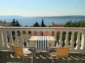 Appartement (Classic Double Room with Sea View) | Balcon