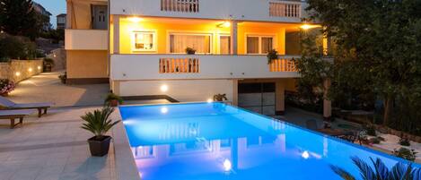 Apartment (Two Bedroom Apartment with Balcony an) | Outdoor pool