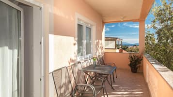 Apartment (Two Bedroom Apartment with Balcony an) | Balkon