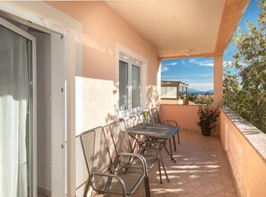 Apartment (Two Bedroom Apartment with Balcony an) | Balkon