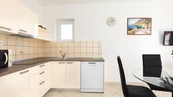 Apartment (Classic Two Bedroom Apartment with Ba) | Eigene Küche | Kühlschrank