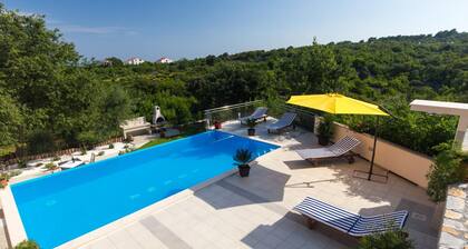 Scenic Elegant Apartments Krk With Balcony and Pool