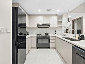 Fridge, microwave, oven, stovetop