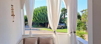 Spacious Urban Retreat Apartment With Terrace