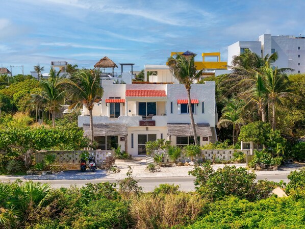 المنشأة من الخارج