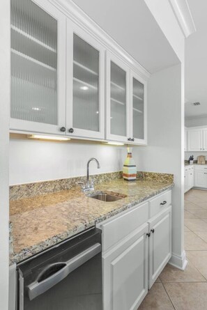 Fridge, oven, stovetop, dishwasher - Heated Pool Hot Tub Gulf View Elevator, Top (Gulf Shores)