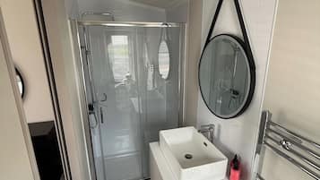 Cabin | Bathroom | Combined shower/tub, deep soaking tub, hair dryer, towels
