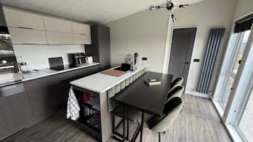 Cabin | Private kitchen | Fridge, microwave, oven, stovetop