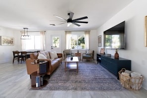 TV - *NEW* Riverside Retreat w/ Pool (Jupiter)