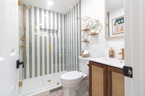 Bathroom - *NEW* Riverside Retreat w/ Pool (Jupiter)