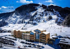 Situated on a snow-covered slope, this hotel offers stunning views of the surrounding mountains and ski slopes.