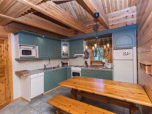 Refrigerador, microondas, lavavajillas, utensilios de cocina