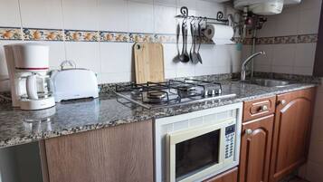 JÀÀkaappi, uuni, liesi