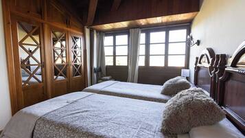 3 makuuhuonetta, silitysrauta/-lauta, ilmainen Wi-Fi, vuodevaatteet