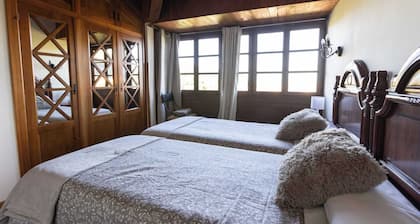 Las Mimosas apartment with sea and estuary views