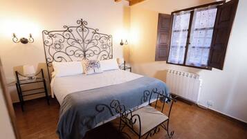 3 makuuhuonetta, silitysrauta/-lauta, ilmainen Wi-Fi, vuodevaatteet