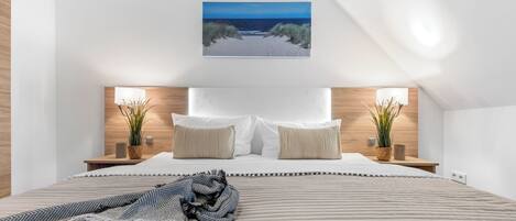 2 bedrooms, desk, iron/ironing board, travel crib