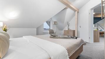 2 Schlafzimmer, Schreibtisch, Bügeleisen/Bügelbrett, Reisekinderbett