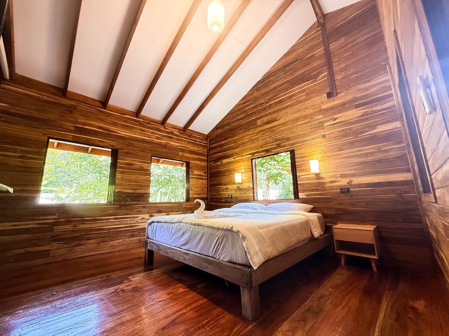 Desk, laptop workspace, free WiFi, bed sheets