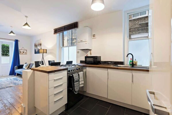 Fridge, oven, stovetop, toaster