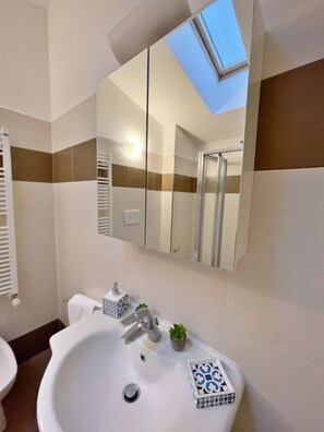 Apartment | Bathroom | Hair dryer