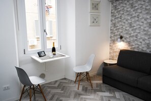 Apartment | Living area - Cozy Studio in Bocconi Area, Milan (Milan)