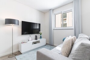 TV - Funchal Essence by Atlantic Holiday (Funchal)