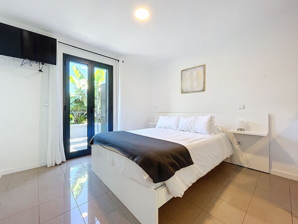 Iron/ironing board, travel cot, free WiFi, bed sheets