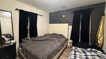 ํ์ฐ์ค | 4 ๊ฐ์ ์นจ์ค, ๋ค๋ฆฌ๋ฏธ/๋ค๋ฆฌ๋ฏธํ, ๋ฌด๋ฃ WiFi, ์นจ๋ ์ํธ