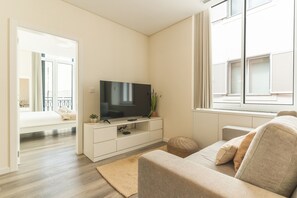 TV - Coralina Loft by Atlantic Holiday (Funchal)