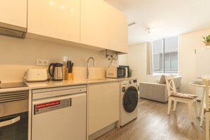 Coffee/tea maker, fridge, microwave, oven - Coralina Loft by Atlantic Holiday (Funchal)