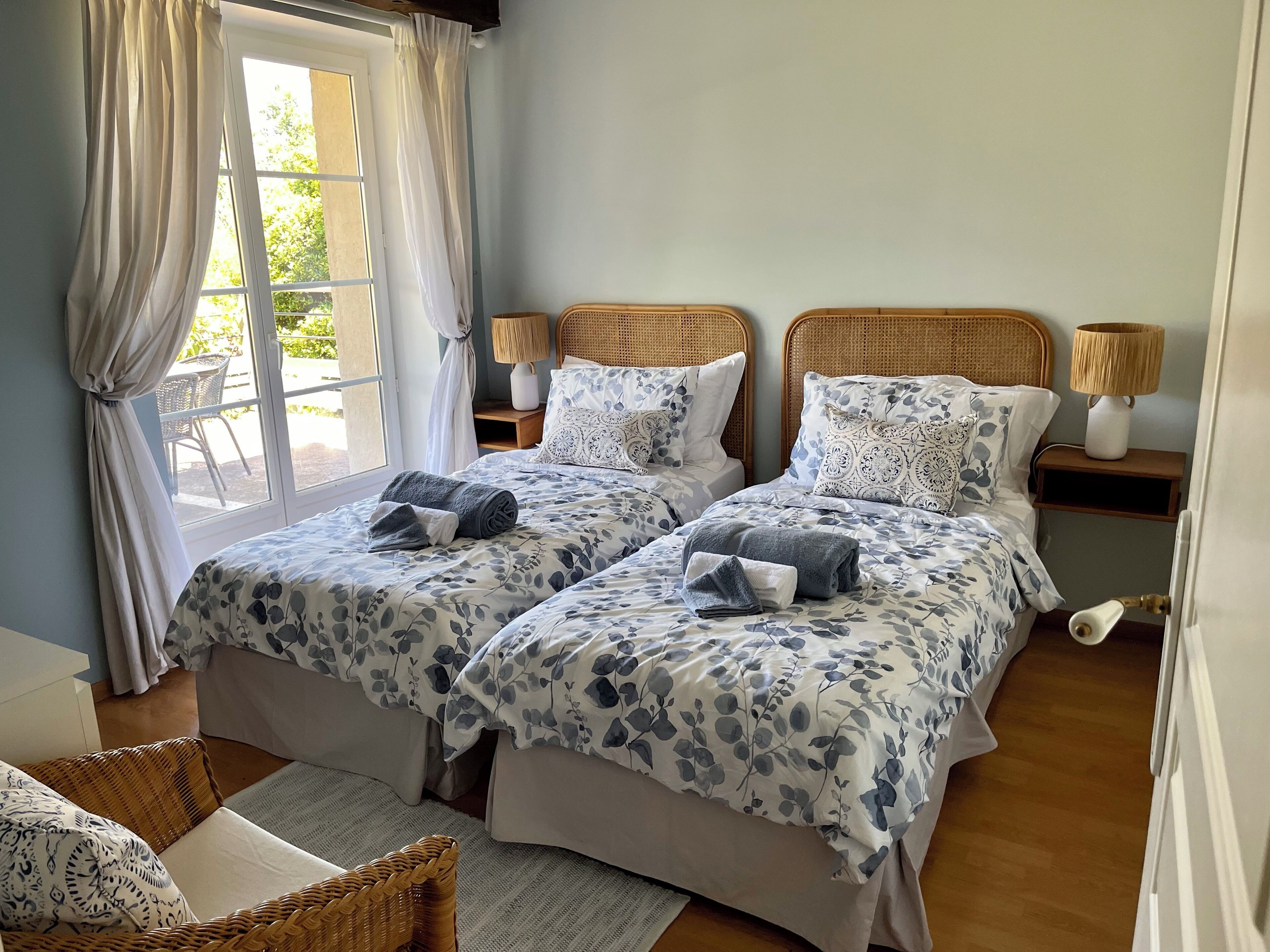 2 chambres, fer et planche à repasser, Wi-Fi, draps fournis