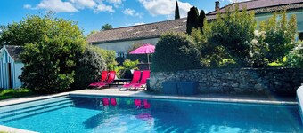 Beautiful gite set among vineyards with hot tub and use of heated swimming pool