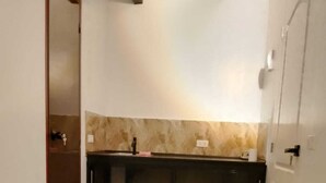 Basic Double or Twin Room | Living area - Shawe Pension house (San Remigio)