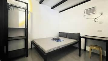 Basic Double or Twin Room | Desk, laptop workspace