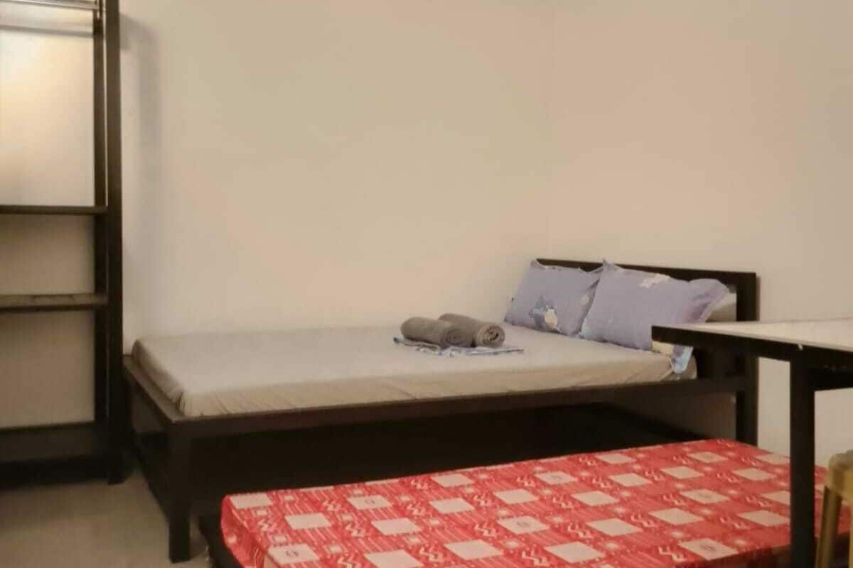 Basic Double or Twin Room | Desk, laptop workspace