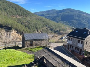 Exterior - Charming Mountain Penthouse in Castiello de Jaca (Castiello de Jaca)