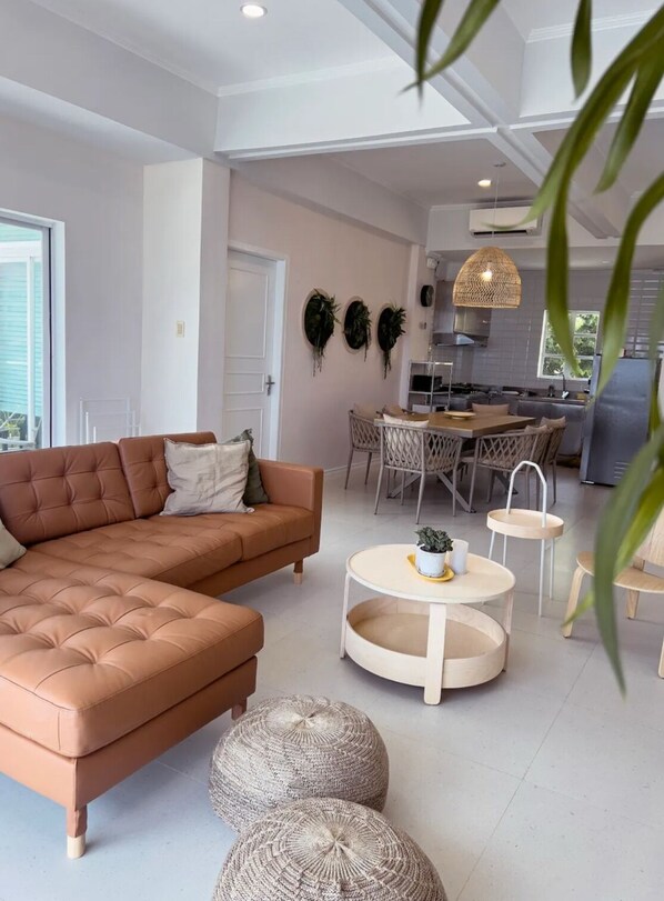 Smart TV - Beachview Serenity @ Canyon Cove (Nasugbu)