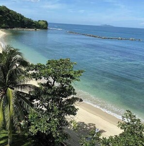On the beach, sun-loungers - Beachview Serenity @ Canyon Cove (Nasugbu)