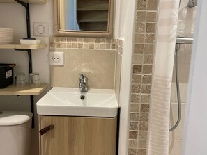 Towels - Renovated cottage by the Sarthe river, tranquil with private parking (Sablé-sur-Sarthe)