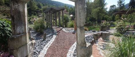 المنطقة المحيطة بالمنشأة