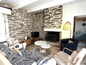 TV - Spacious house with garden in the heart of Lomener (Groix)