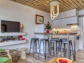 Réfrigérateur, lave-vaisselle, cafetière/bouilloire
