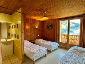 3 bedrooms, free WiFi - 3-Bedroom Apartment - Ski-in/Ski-out, pets allowed, parking, wifi (La Clusaz)